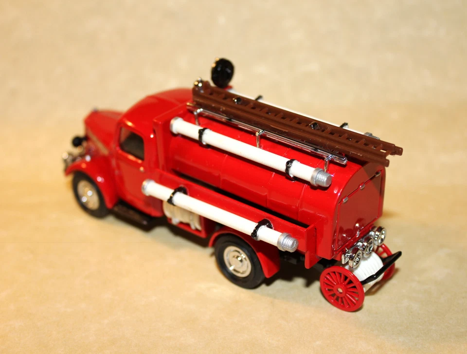 Vintage DieCast Matchbox Models of Yesteryear YFE04-M 1939 Bedford Tanker MIBOX - Image 3 of 4