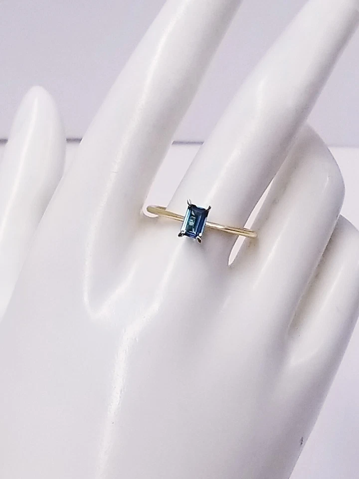 Anillo Linjer Baguette Topacio Azul Londres - Charlotte Talla 10 Foto 2 de 4