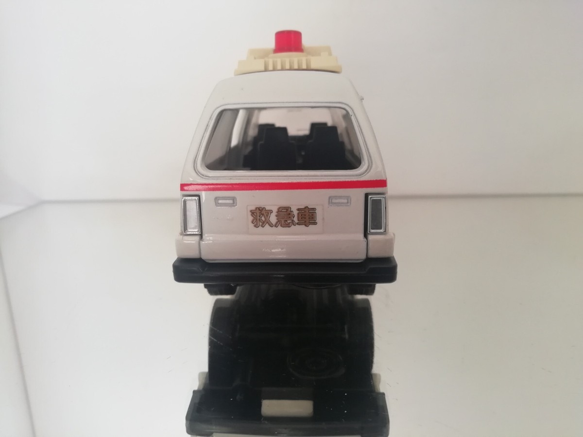 DIAPET YONEZAWA 014 TOYOTA TOWN ACE AMBULANCE SCALE 1:32 JAPAN