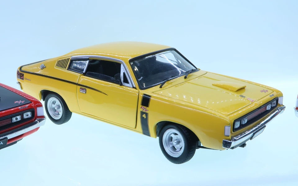 DDA Collectibles DDA32817 - Chrysler Valiant E49 Charger Yellow - Scale 1:32 - Image 2 of 3