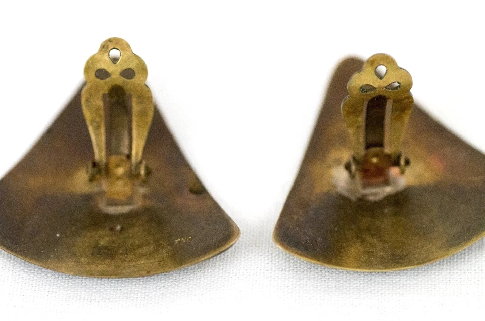 Pendientes de clip de cobre esmaltado en oro verde triángulo geométrico 1,5 pulgadas x 1,5 pulgadas Foto 4 de 4