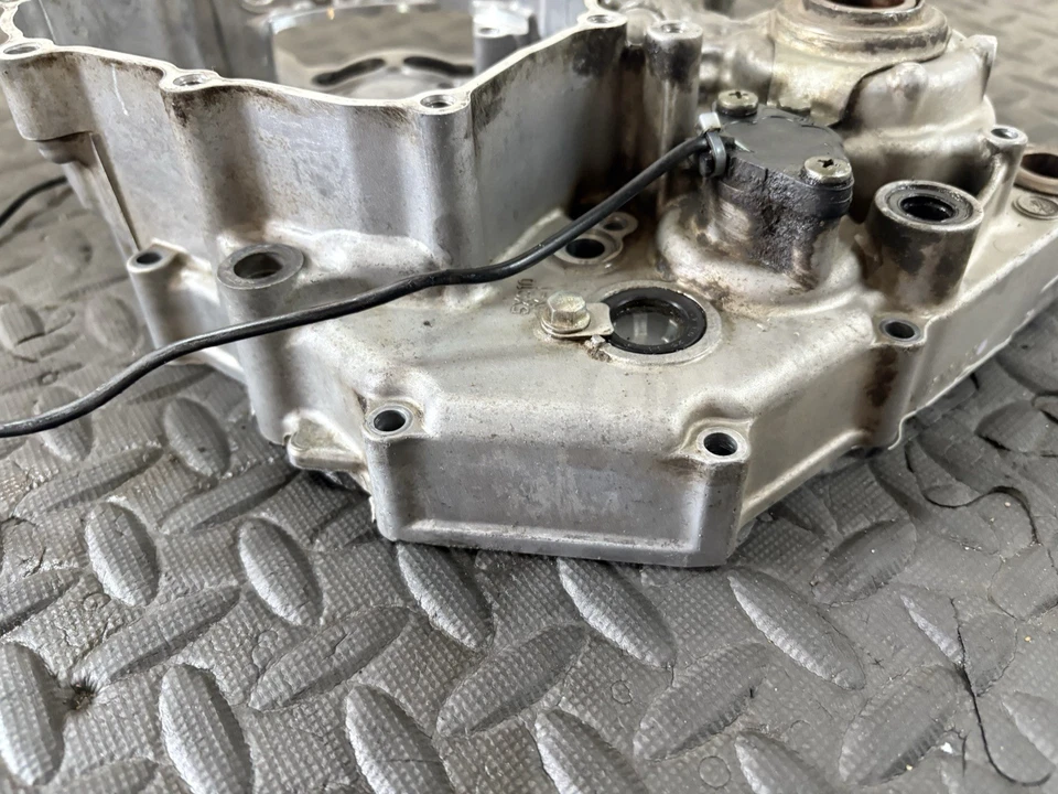 Yamaha YZ250F 2006 06 OEM CÁRTER LATERAL IZQUIERDO MOTOR ESTUCHE 5XC-15150-10-00 Foto 3 de 4