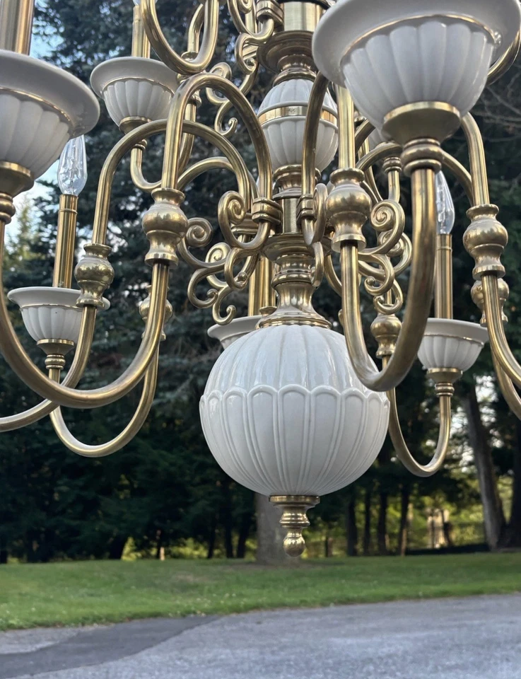 Lámpara de araña de 12 brazos de latón de vidrio Lenox  Foto 2 de 4