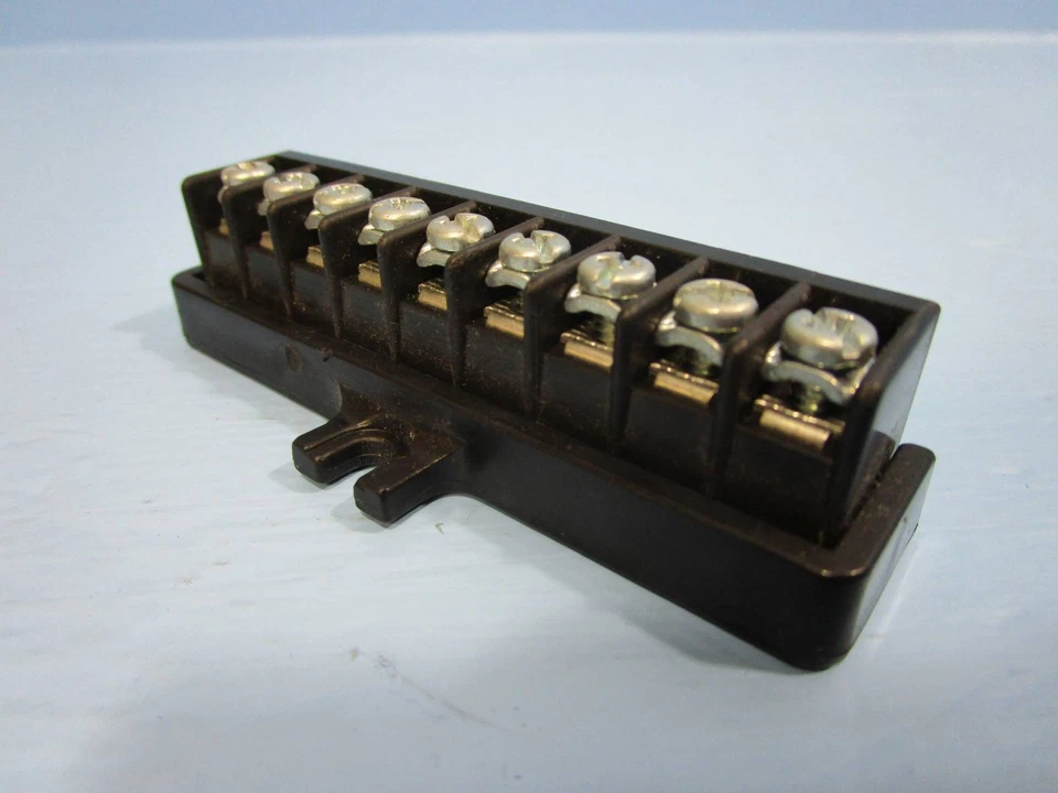 GE Fanuc IC670TBM001C Auxiliary Terminal Barrier Type IC670TBM001 C Aux - Image 3 of 4