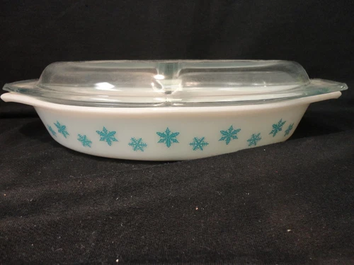 Vintage 1960s Pyrex White with Blue Snowflake Divided Dish 11/2 Quart with Lid