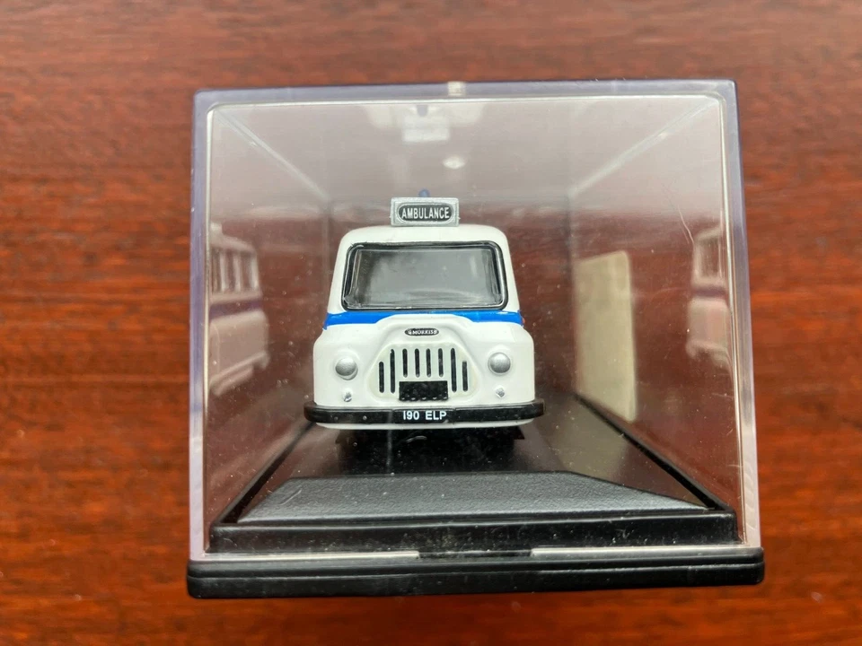 OXFORD DIECAST 76JM004, MORRIS J2, LONDON AMBULANCE, 1:76 SCALE PREOWNED - Image 3 of 4