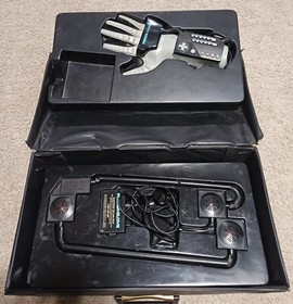 Nintendo NES Power Glove with Travel Salesman Case Tested