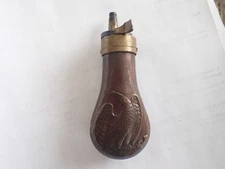 PISTOL OR FLINT LOCK PAN PRIMING HORN BRASS EAGLE HOLDING PISTOL
