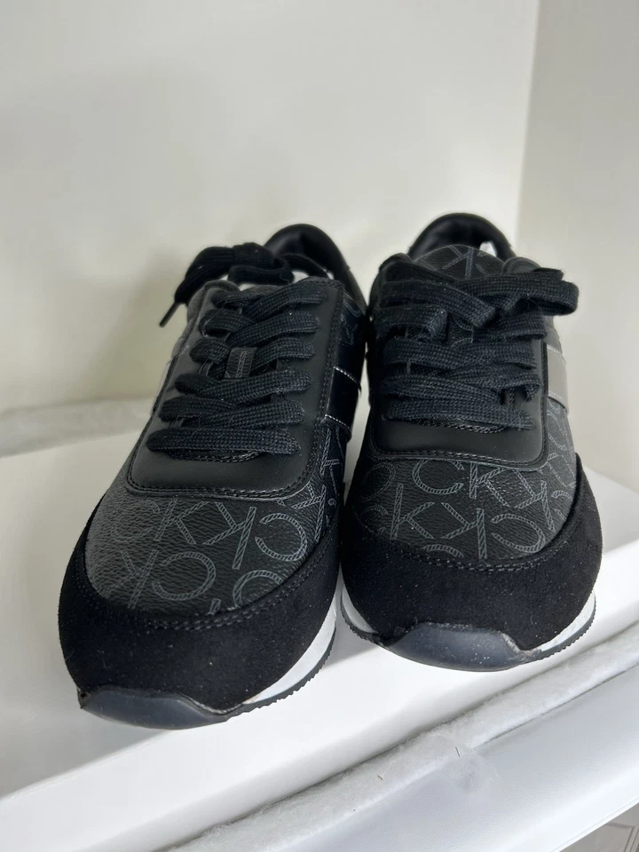 Zapatillas deportivas Calvin Klein Tea monograma negras metálicas 11M Foto 3 de 4