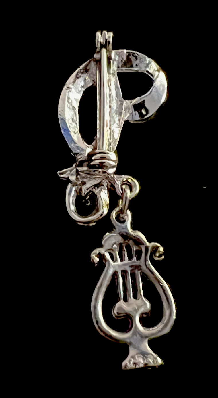 Cursive Initial ‘D’ Silvertone Rhinestones Star W… - image 3