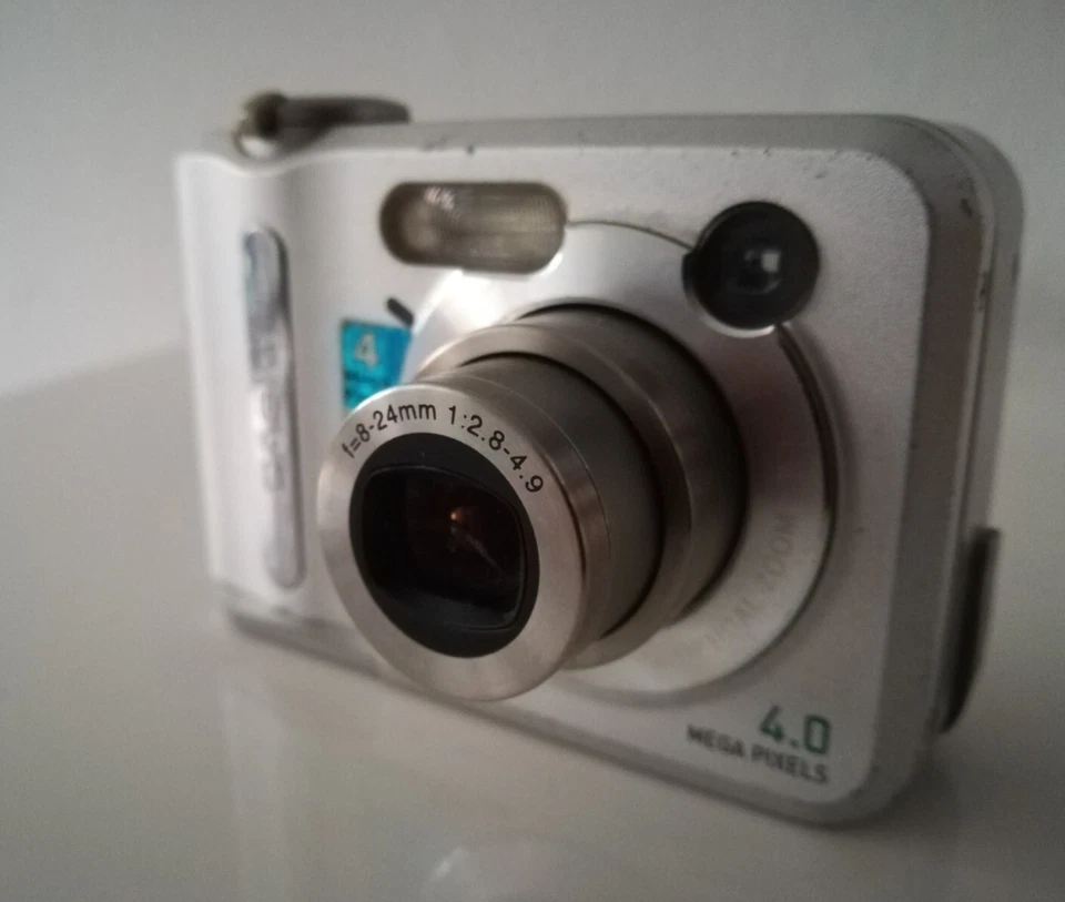 Casio Qv-r40 Camera