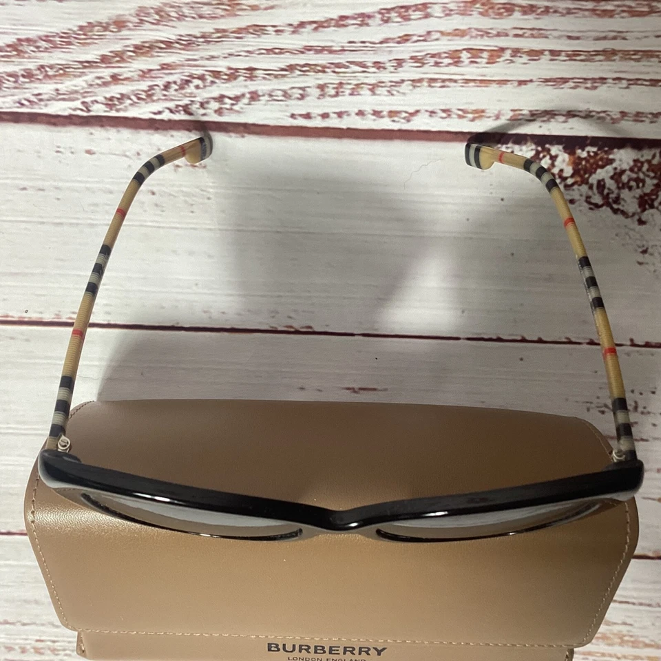 Gafas de sol BURBERRY BE 4407 385387 negro gris oscuro Foto 4 de 4