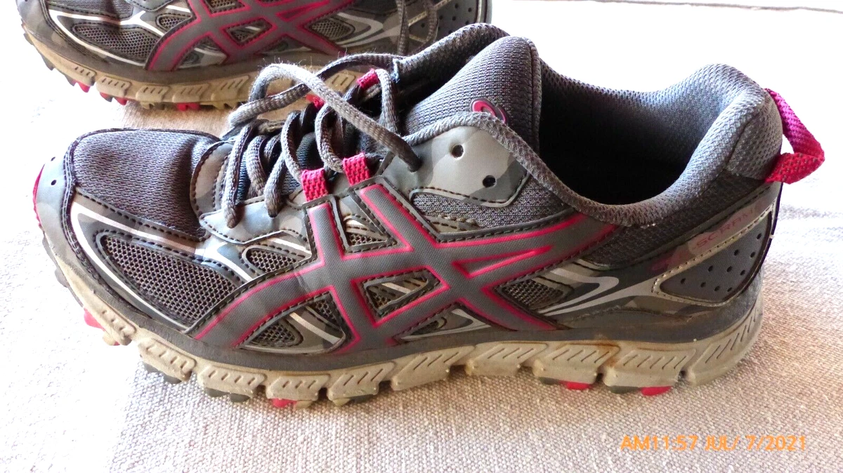 Asics Women s size 7 1 2 Gel Scram 3 T6K7N Trail Running Shoes