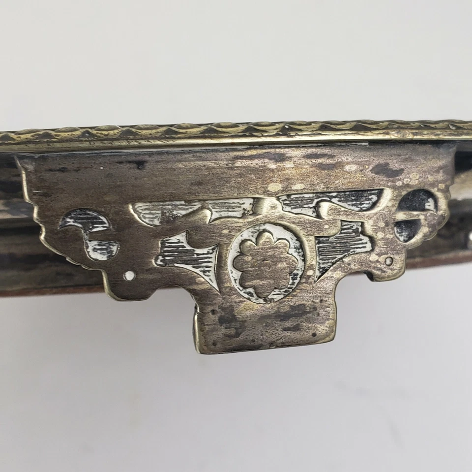 Placa circular antigua rara de roble inglés y plata con pies fundidos Foto 3 de 4