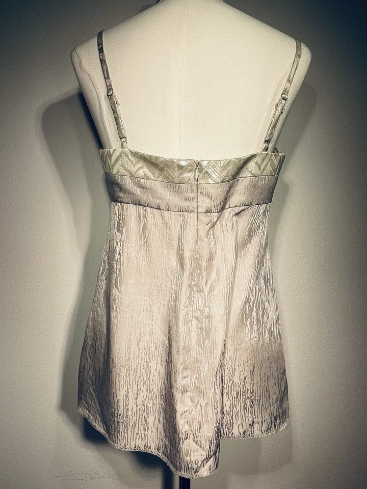 Trina Turk Babydoll Y2K SILK Women’s Top Size 8 Festival holidays Romantic glam  - Image 4 of 4