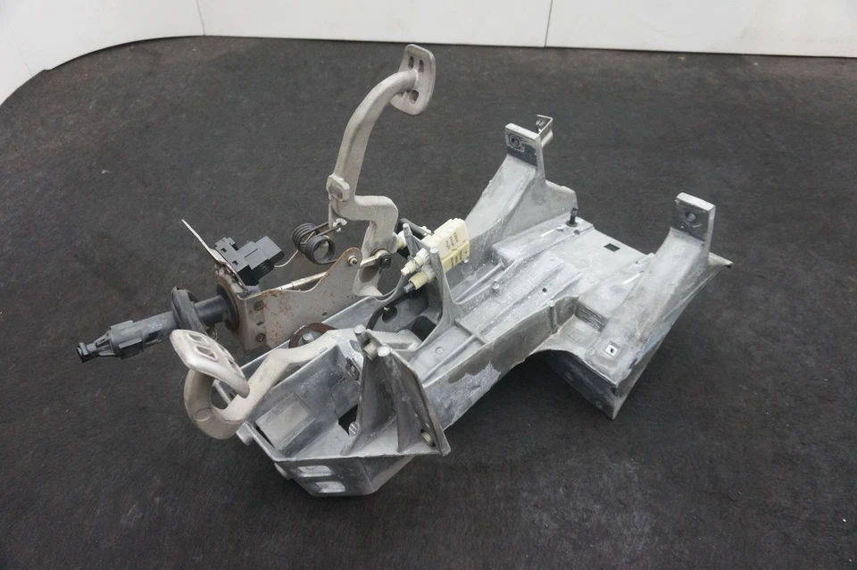 Brake Clutch Pedal Bracket Box OEM 10402879 Chevrolet Corvette C5 Z06 1997-04 - Image 4 of 4