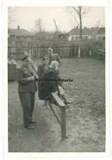 Orig. Foto Offiziere mit ukr. Dolmetscherin in CHARKOW Ukraine 1942 Bevölkerung
