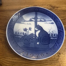 Christmas Rose and Cat Vintage Plate, Royal Copenhagen 1970 OG Cat, Kai Lange