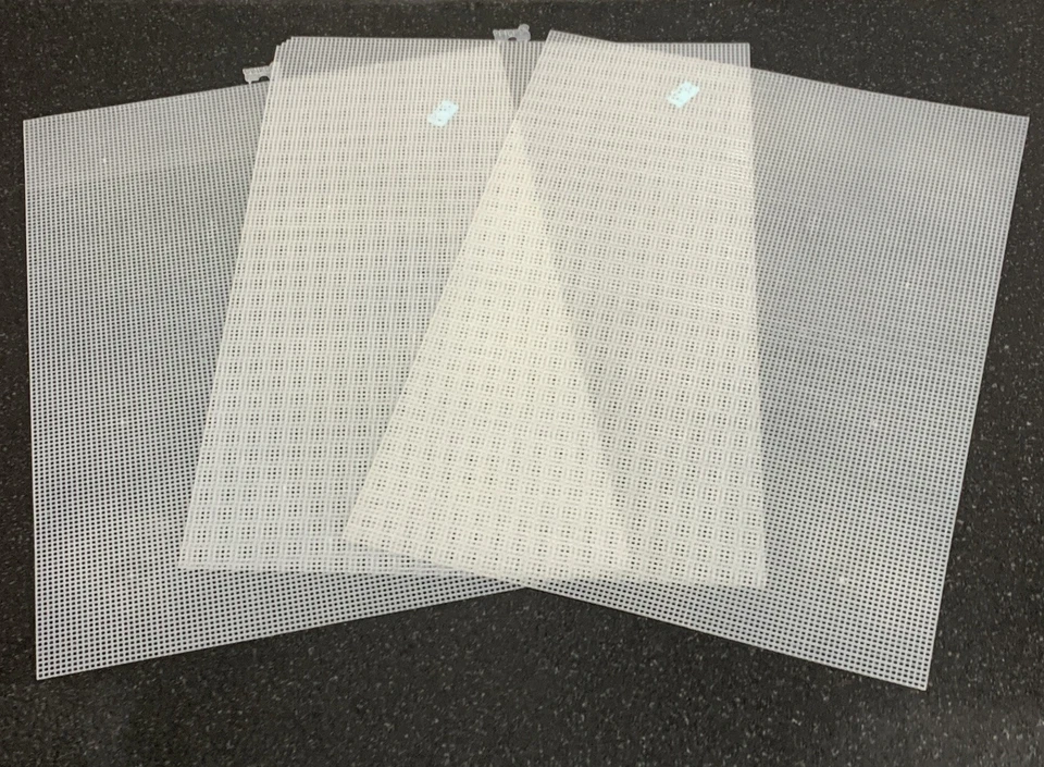 Large Lot Of 7 Mixed Plastic Darice Canvas Sheets. 5x 13.5x10.5, Circle, Purple - Image 2 of 4