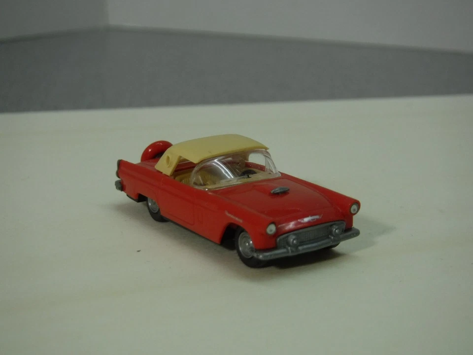 Ford Thunderbird Convertible (1957-1958), rot, Dach geschl., Praline', H0 1:87