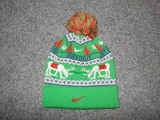 NIKE HV7024 PEAK WINTER WONDERLAND POM BEANIE OSFA SNOW HAT          A4