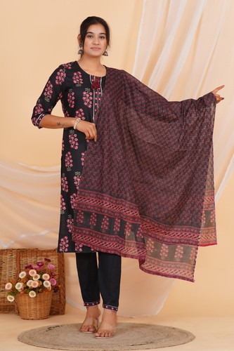 Traditional Indian Kurti Set with Pant and Dupatta – Ethnic Wear for Women
