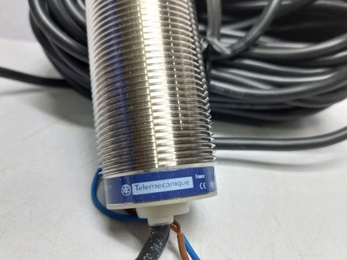 Telemecanique XS630B1MAL10 Inductive Proximity Switch Ue: 24V…240V - Picture 4 of 6