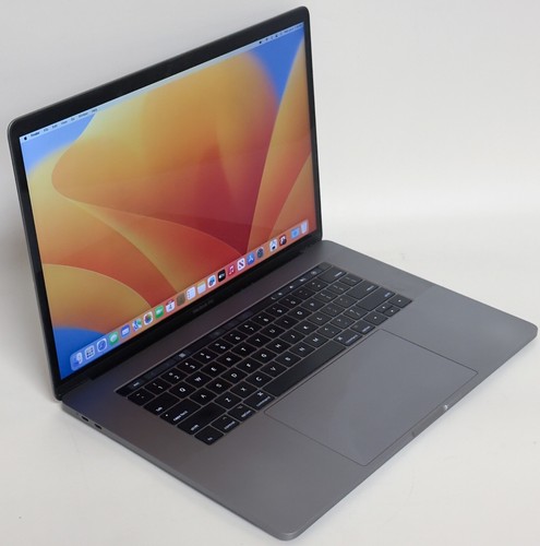 MacBook Pro 15-inch 2017 2.8GHz i7 16GB 256GB MPTV2LL/A Used - Photo 4/8