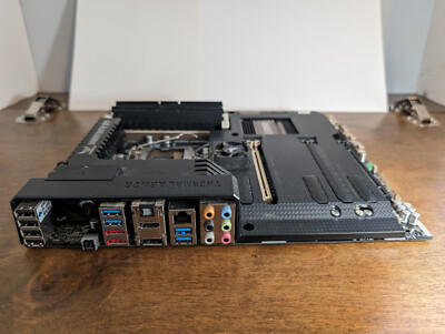 ASUS SABERTOOTH Z77 LGA 1155 Intel Z77 HDMI SATA 6Gb/s USB 3.0 ATX Intel MOBO