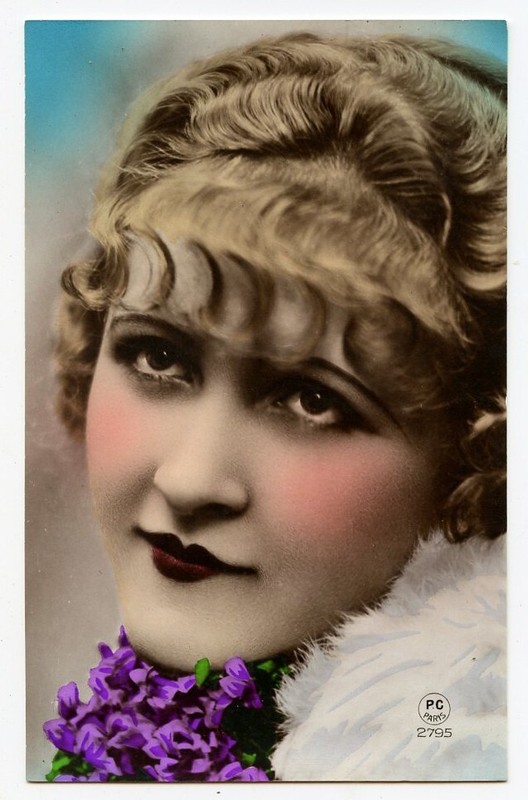 1920s Glamour Glamor PRETTY LADY Flapper French Close Up photo postcard