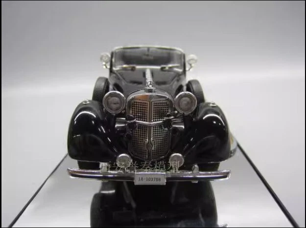 1/43 Signature Mercedes Benz Benz Benz 770K convertible version of the car - Image 2 of 4