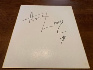 Autograph Avril Lavigne | eBay