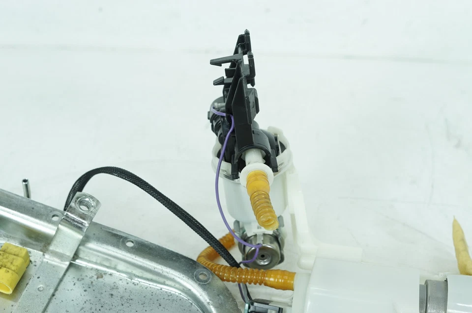 12 Harley Dyna FXDC Super Glide Custom OEM Bomba de combustible Gasolina Gasolina Gasolina Envío Foto 3 de 4