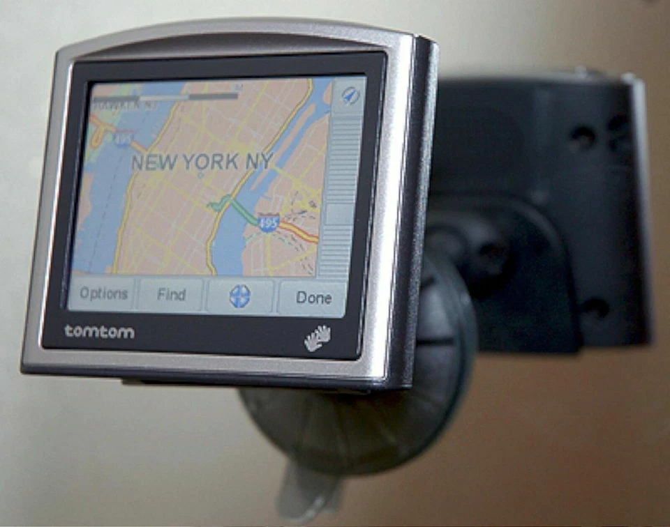 NEW TomTom ONE 2ND EDITION in Box Set v2 Portable 3.5" Car GPS USA/Canada Maps - Image 2 of 4