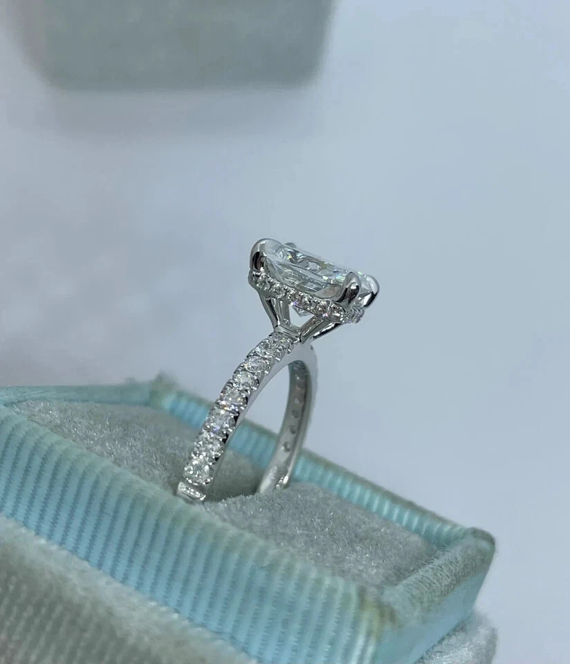 Alianza de diamantes cultivados en laboratorio IGI 2,20 quilates corte cojín VS1/G en oro blanco de 14 k Foto 3 de 4