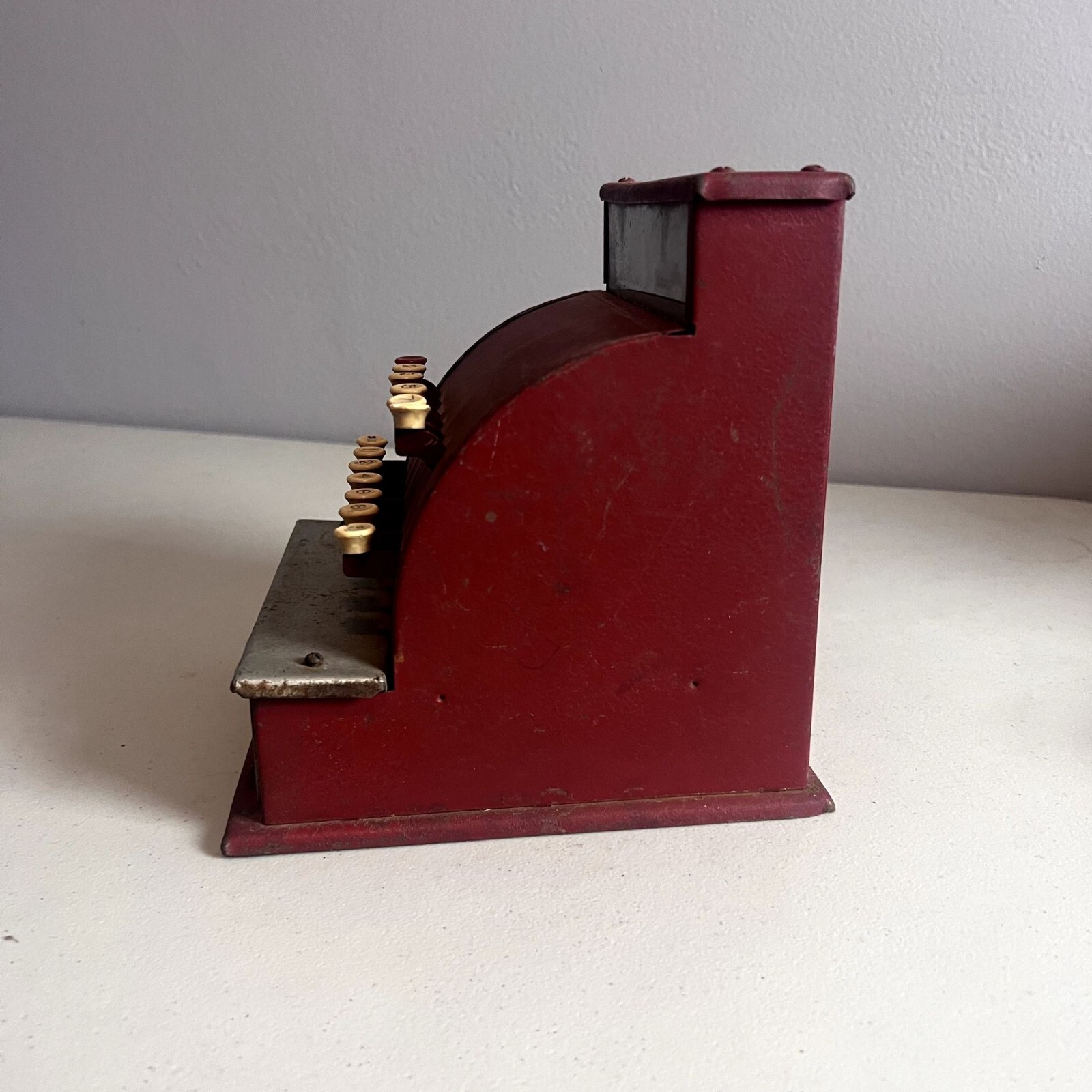 как выглядит Vintage Tom Thumb Red Metal Toy Cash Register 1950s Vintage Toy фото