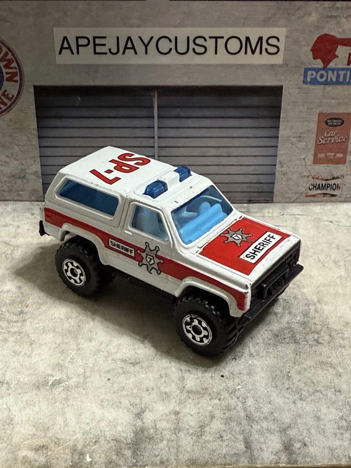Matchbox Superfast 4x4 Chevy Blazer SP-7 Sheriff 1983 White Made in Macau - Image 2 of 4
