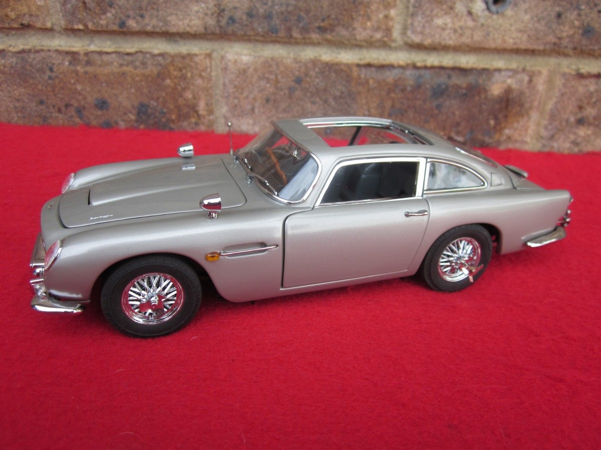 DANBURY MINT JAMES BOND 007 ASTON MARTIN DB5 1/24 DIECAST SCALE
