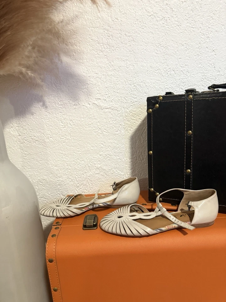 Nuevas Sandalias Planas Biala Color Crema Hechas en Italia, Talla 37M Foto 2 de 3