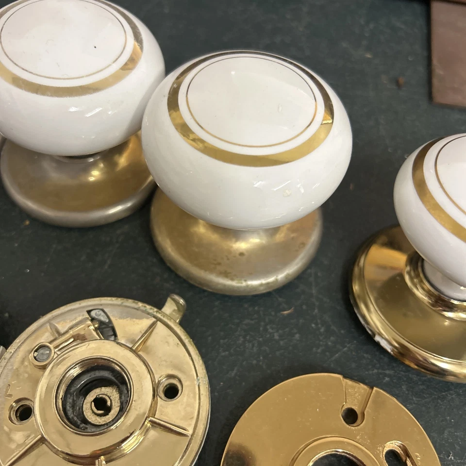 White Gainsborough Interior Classic Ceramic Door Knobs Gold Baseplates. - Image 3 of 4
