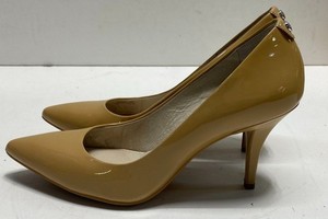 Michael Kors tan patent leather Dorothy Flex pumps Women's Size 8