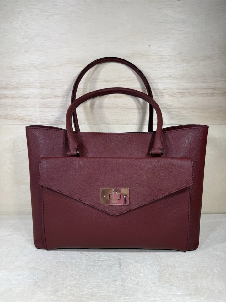 Bolso de Mano Kate Spade Post Street Halsey Grande Cuero Saffiano Granate Herrajes Dorados Foto 2 de 4