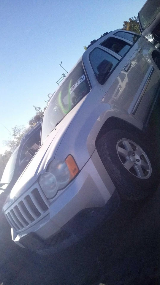 Guardabarros delantero izquierdo usado se adapta a: Jeep Grand Cherokee 2010 delantero izquierdo grado A Foto 2 de 4