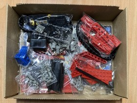 Lego vintage technic 8229 Tread Trekker complete with box and instructions