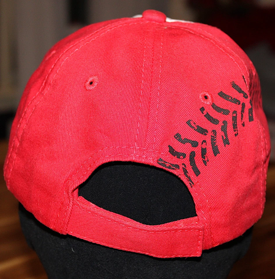 Sombrero de agricultura Case IH - Correa de tractor agrícola rojo y blanco | Banda de rodadura de neumáticos Foto 2 de 4