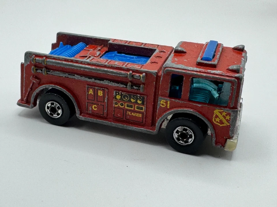 VINTAGE 1976 HOT WHEELS - CAMINHÃO DE BOMBEIROS COMEDOR DE BOMBEIROS MOTOR VERMELHO - Imagem 2 de 4