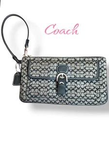 Bracelet Coach Soho noir mini signature C moyen mince boucle avant ?