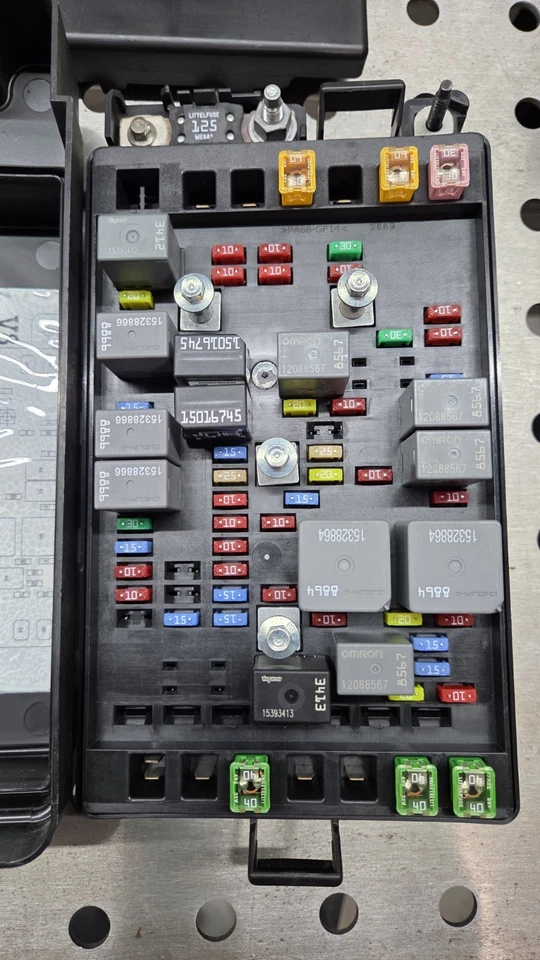 GMC Envoy Chevorlet Trailblazer 2005-2006 Buick Rainier 5,3/6,0 caja de fusibles 15141559 Foto 2 de 4