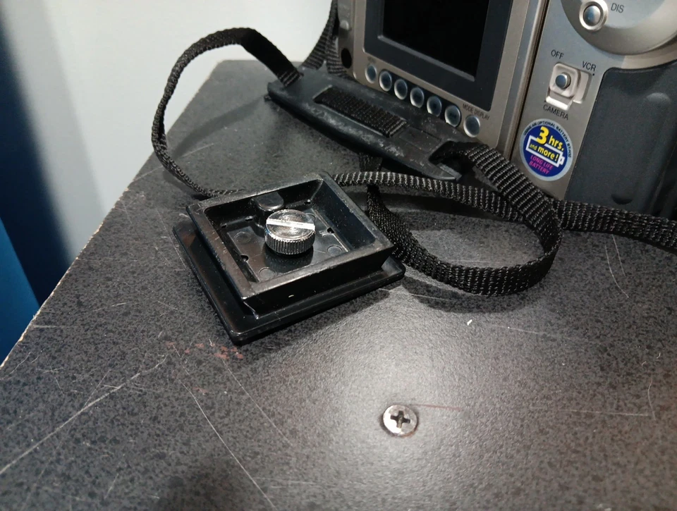 Sharp VL-E680U Camcorder WORKING W/ Charger And Direct Power - Image 4 of 4