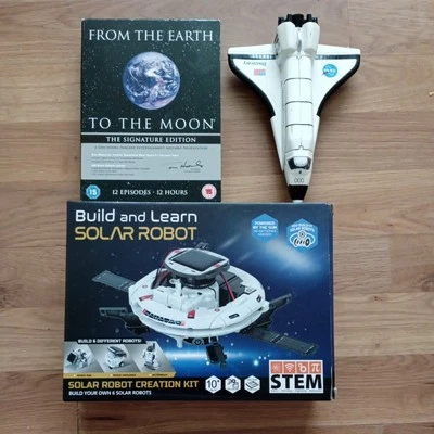 Build+Learn SPACE Solar Robot - Age 10+ From The Earth To The Moon 5DVD Boxset - Image 1 of 4